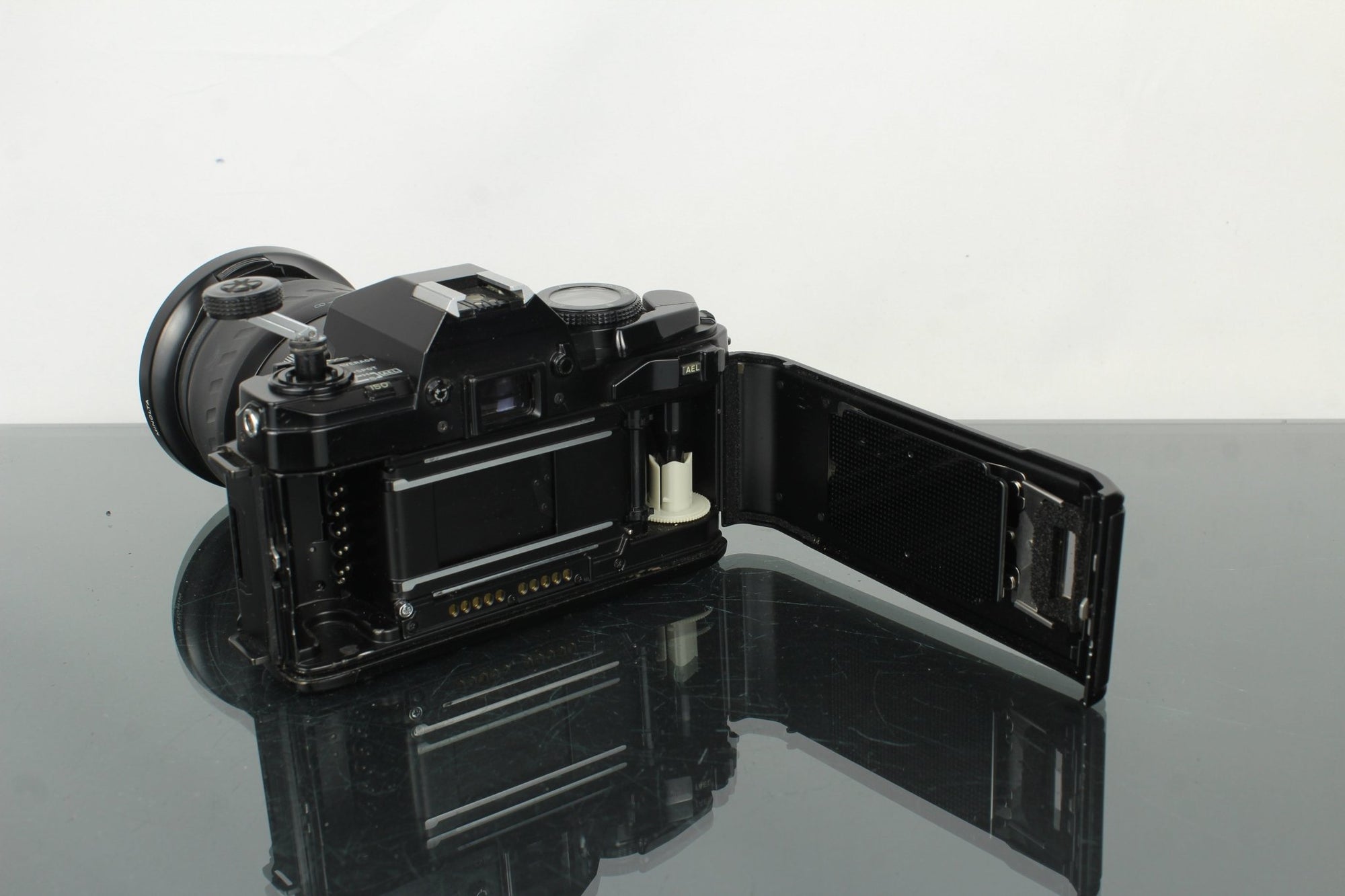 Minolta 9000 AF + Minolta AF Zoom Xi 35 - 200mm 1:4.5 (22) - 5.6 lens - Dutch|Thrift