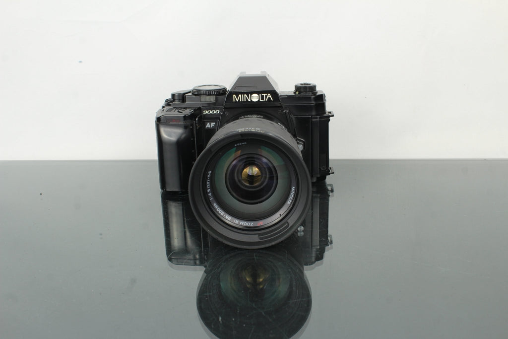 Minolta 9000 AF + Minolta AF Zoom Xi 35 - 200mm 1:4.5 (22) - 5.6 lens - Dutch|Thrift