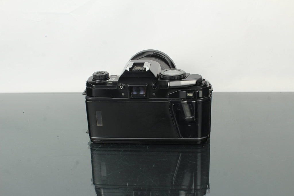 Minolta 9000 AF + Minolta AF Zoom Xi 35 - 200mm 1:4.5 (22) - 5.6 lens - Dutch|Thrift