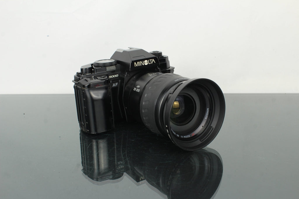 Minolta 9000 AF + Minolta AF Zoom Xi 35 - 200mm 1:4.5 (22) - 5.6 lens - Dutch|Thrift