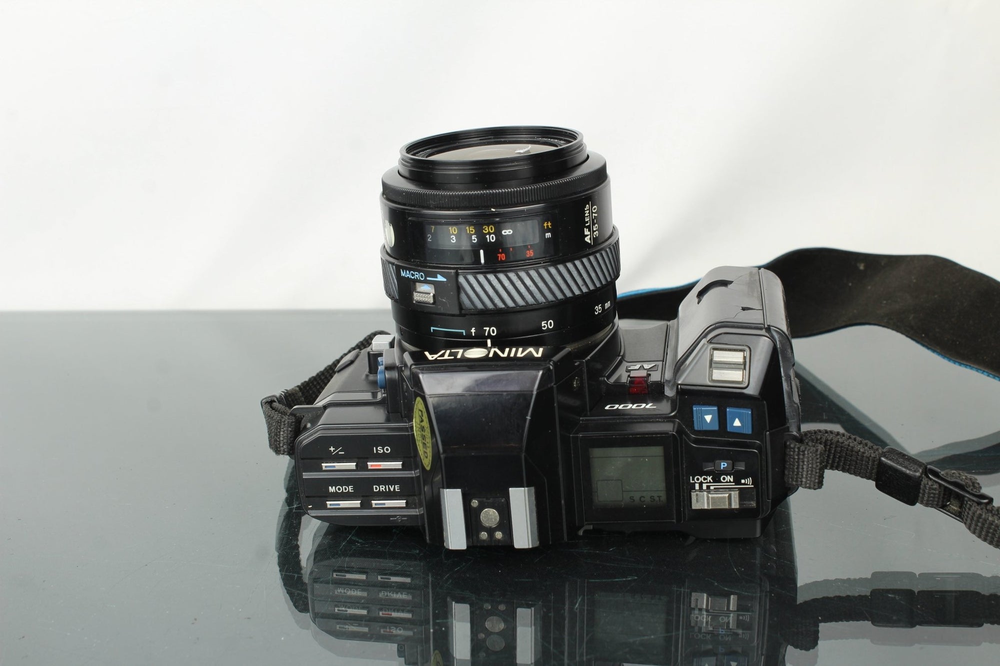 Minolta AF7000 + Minolta AF Zoom 35 - 70mm 1:4 lens - Dutch|Thrift