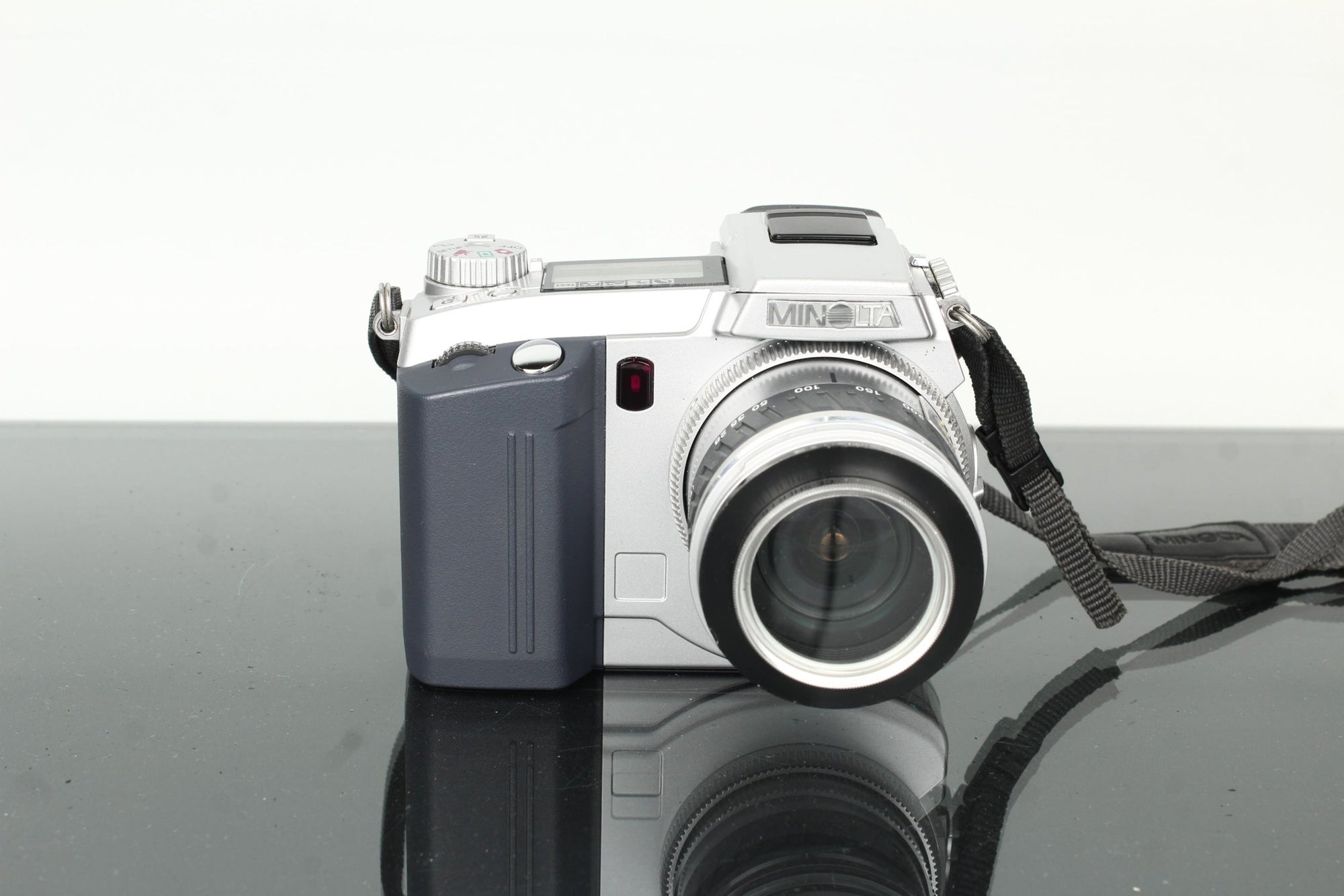 Minolta DiMAGE 7 5.2MP - Dutch|Thrift