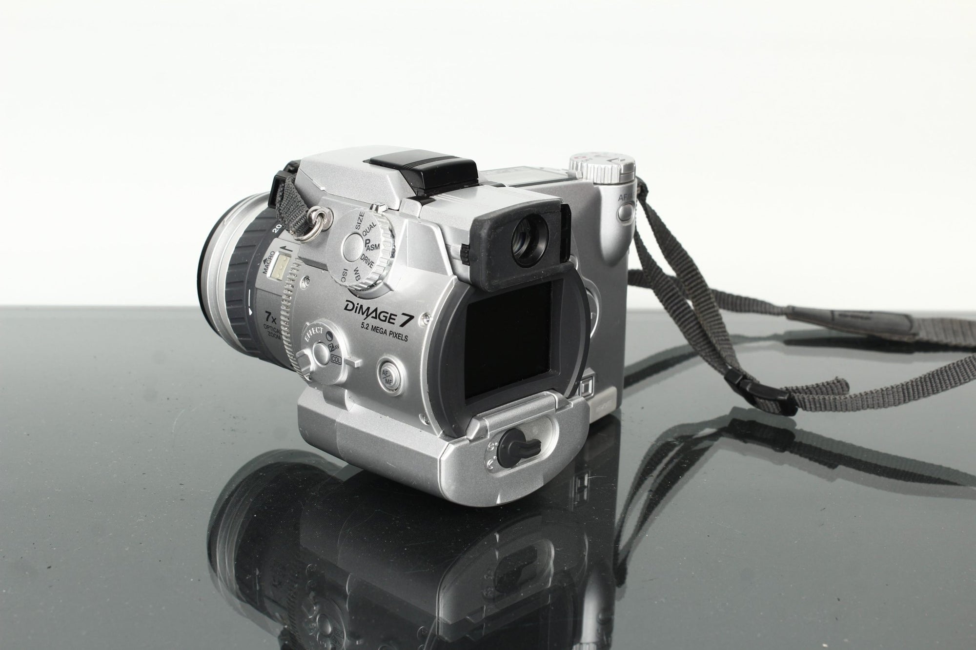 Minolta DiMAGE 7 5.2MP - Dutch|Thrift