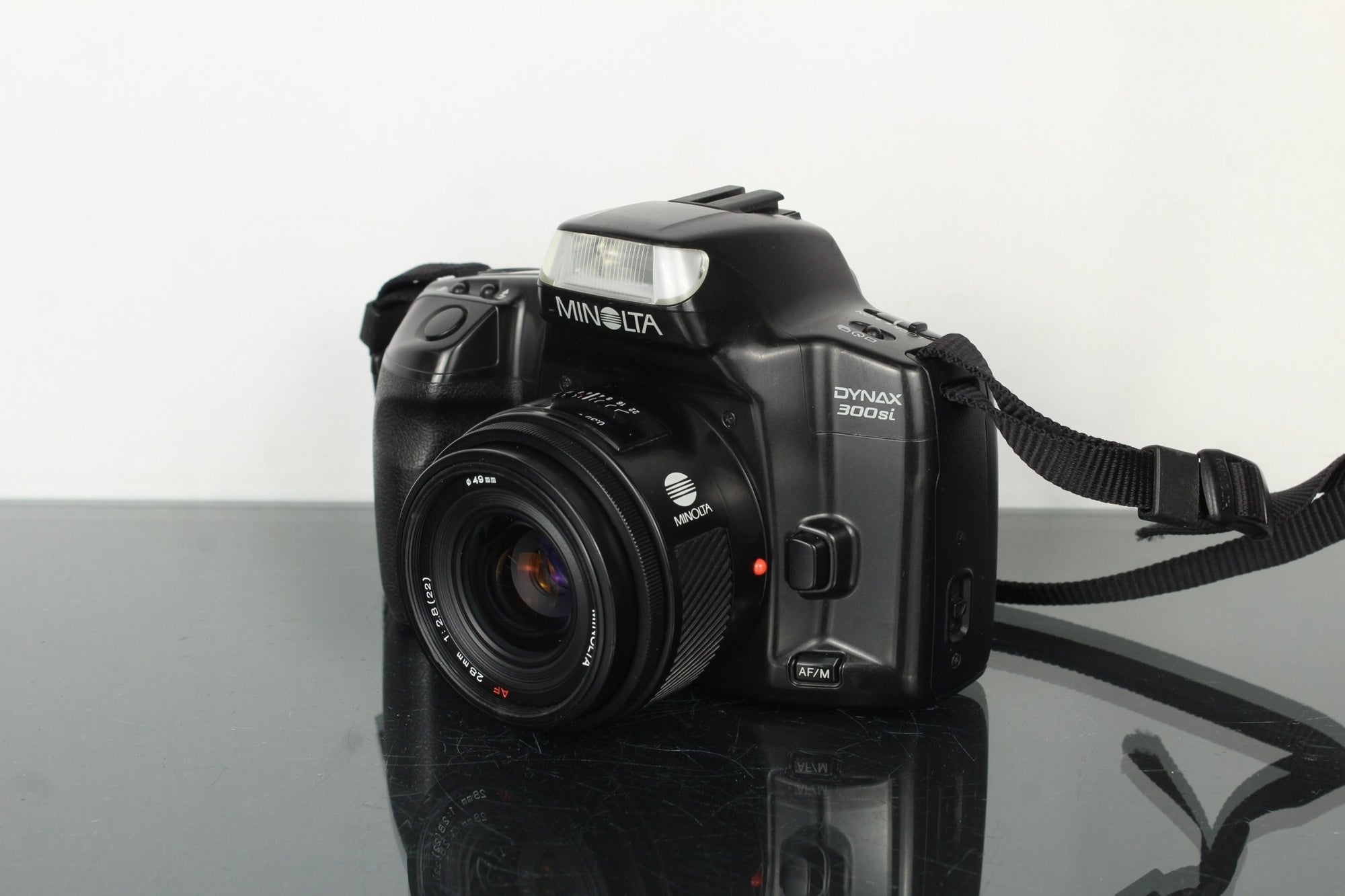 Minolta Dynax 300si AF 28mm f/2.8 - Dutch|Thrift