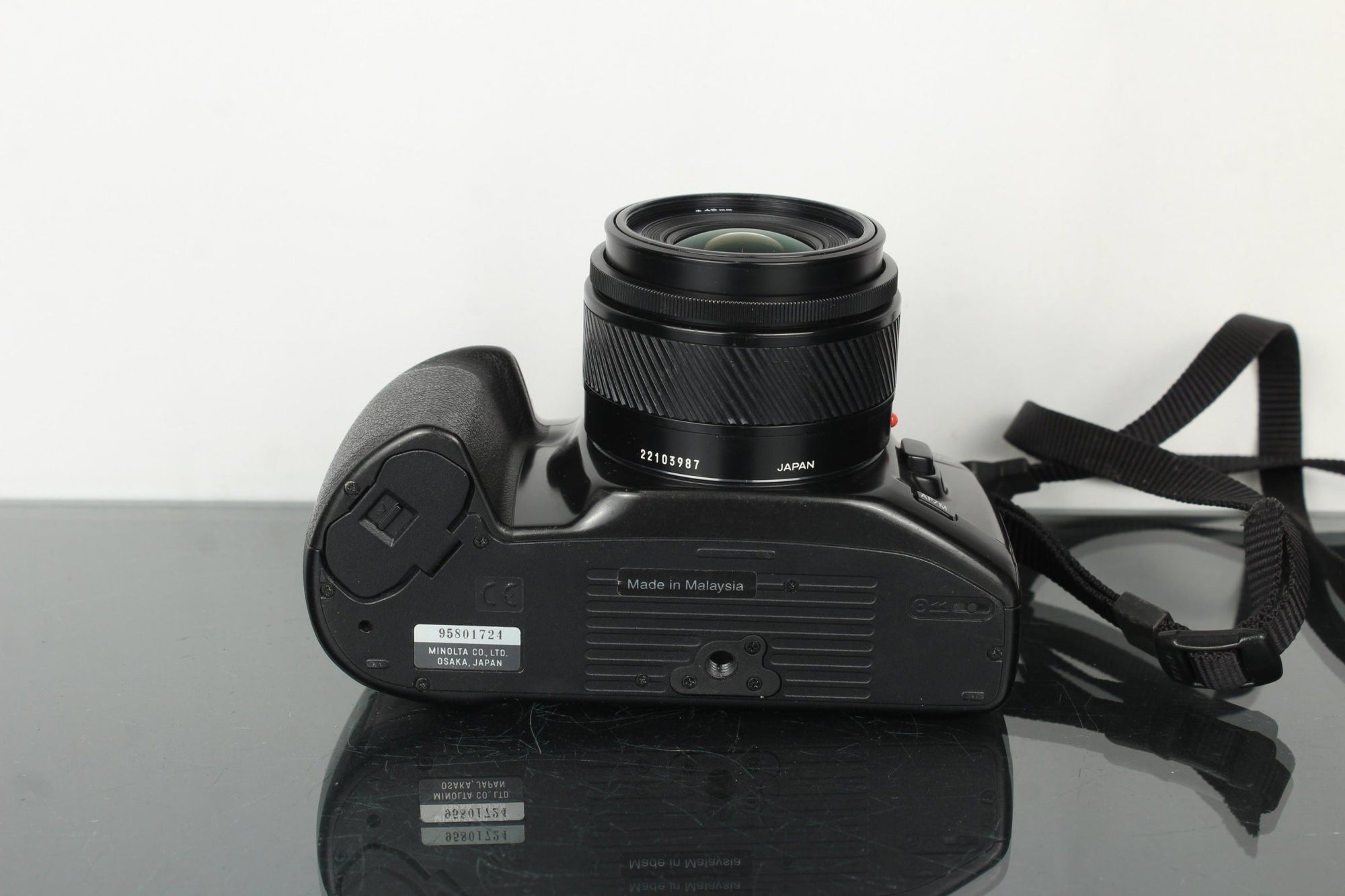 Minolta Dynax 300si AF 28mm f/2.8 - Dutch|Thrift