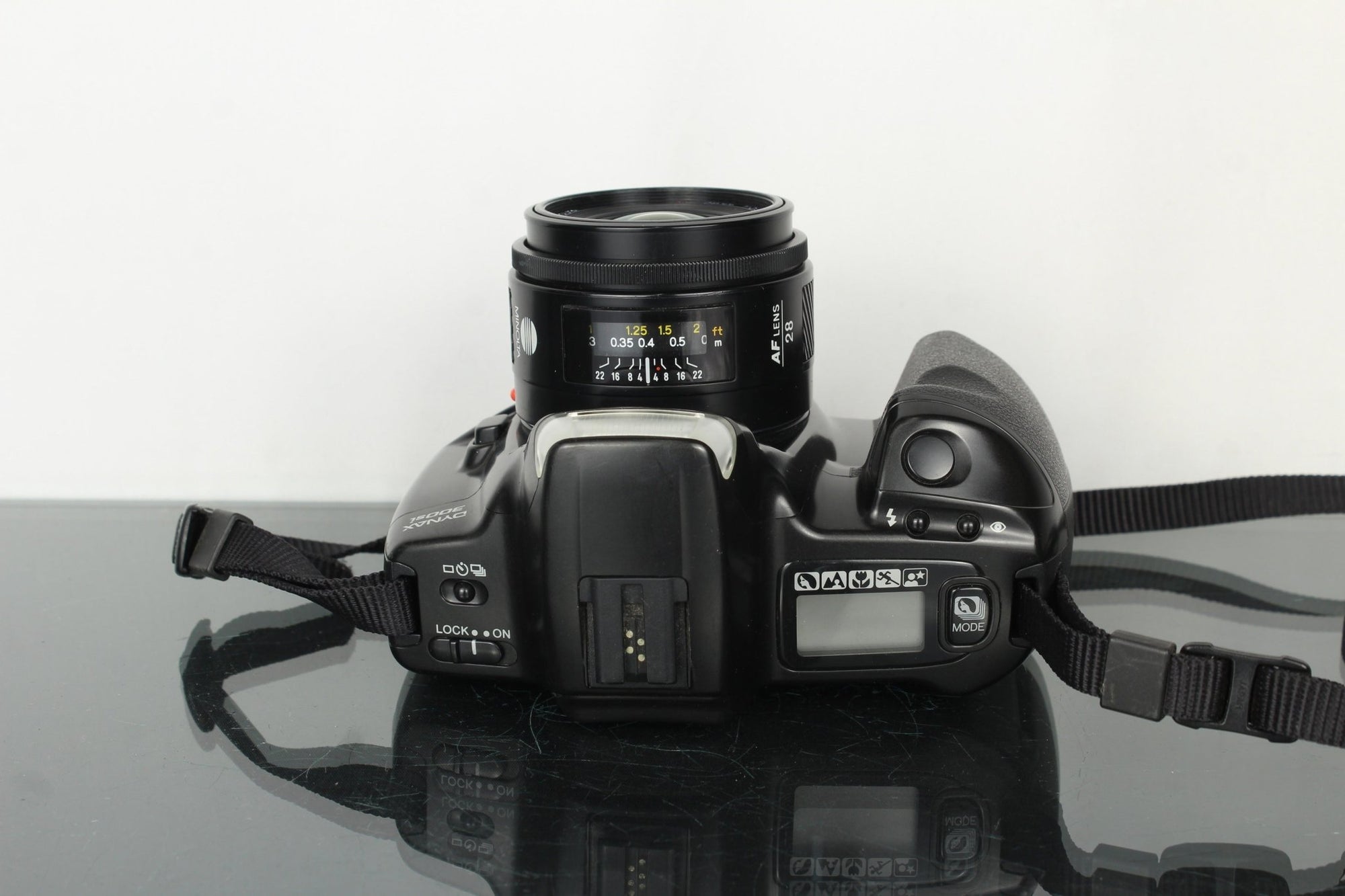 Minolta Dynax 300si AF 28mm f/2.8 - Dutch|Thrift