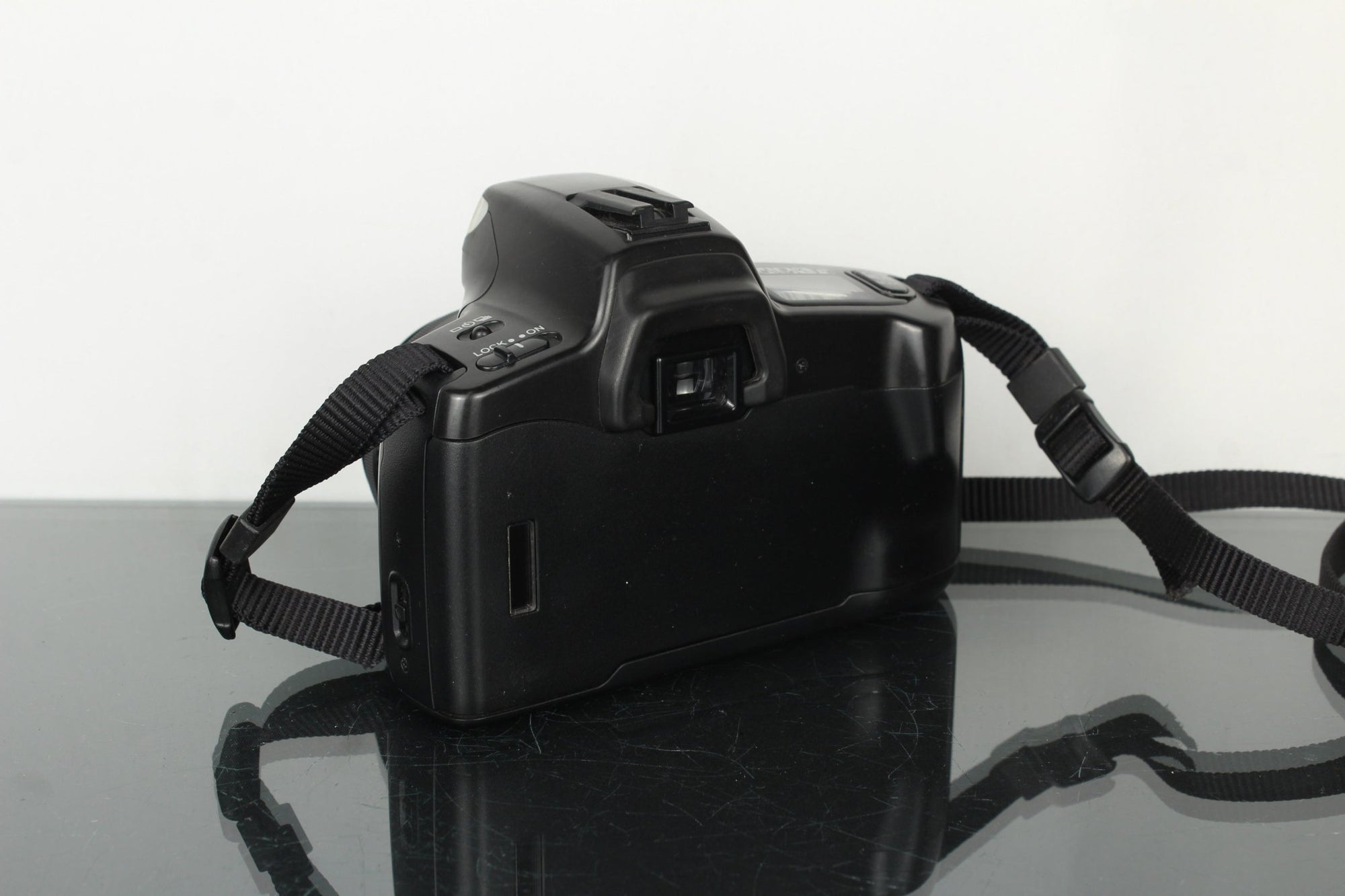 Minolta Dynax 300si AF 28mm f/2.8 - Dutch|Thrift