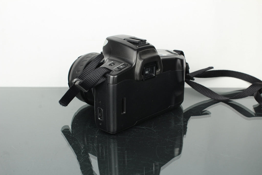 Minolta Dynax 300Si + Minolta AF Zoom Xi 28 - 80mm 4 - 5.6 - Dutch|Thrift