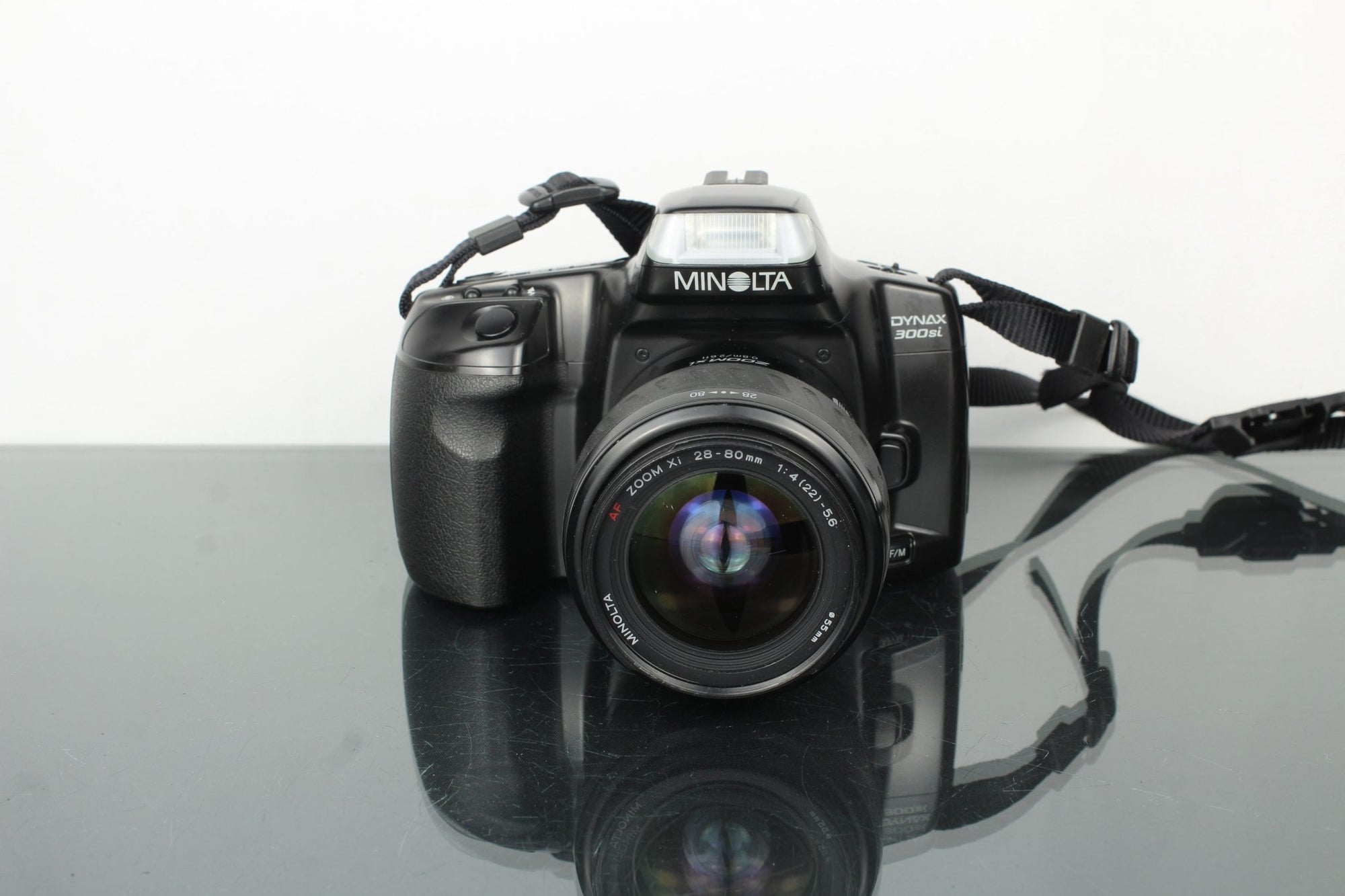 Minolta Dynax 300Si + Minolta AF Zoom Xi 28 - 80mm 4 - 5.6 - Dutch|Thrift