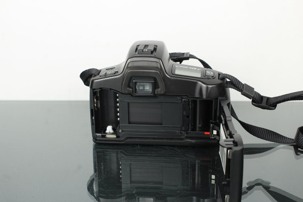 Minolta Dynax 300Si + Minolta AF Zoom Xi 28 - 80mm 4 - 5.6 - Dutch|Thrift