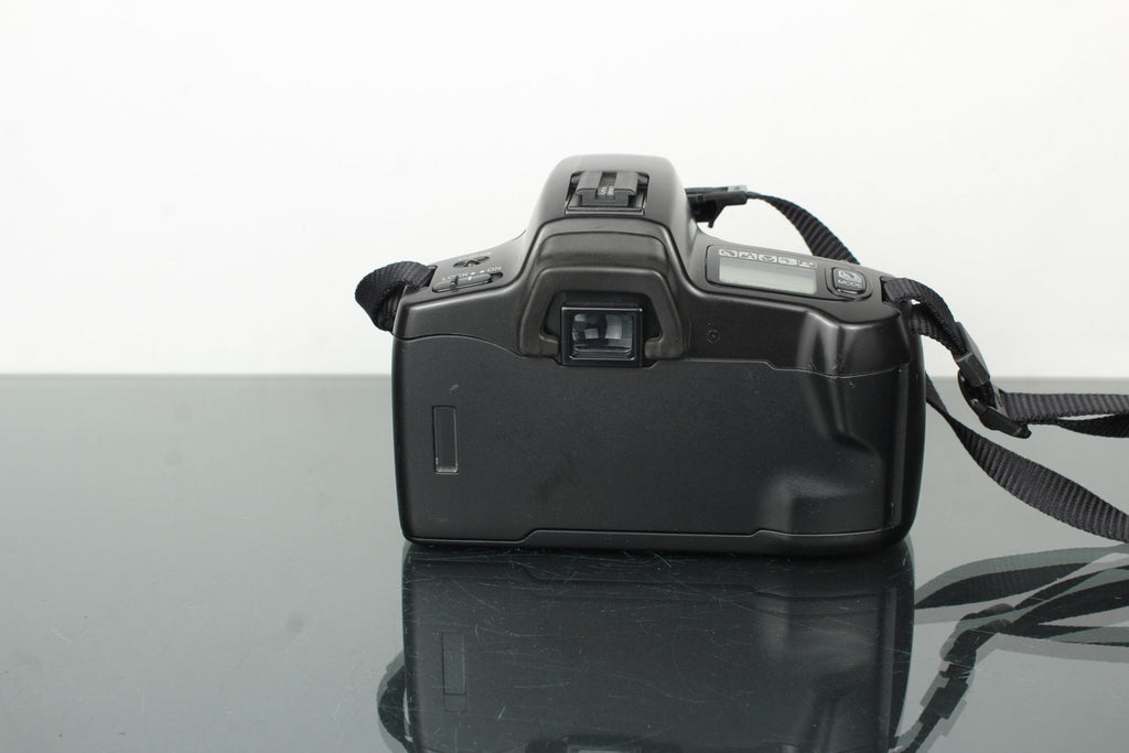 Minolta Dynax 300Si + Minolta AF Zoom Xi 28 - 80mm 4 - 5.6 - Dutch|Thrift