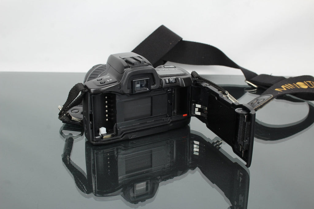 Minolta Dynax 303SI + 35 - 80mm Minolta AF lens - Dutch|Thrift