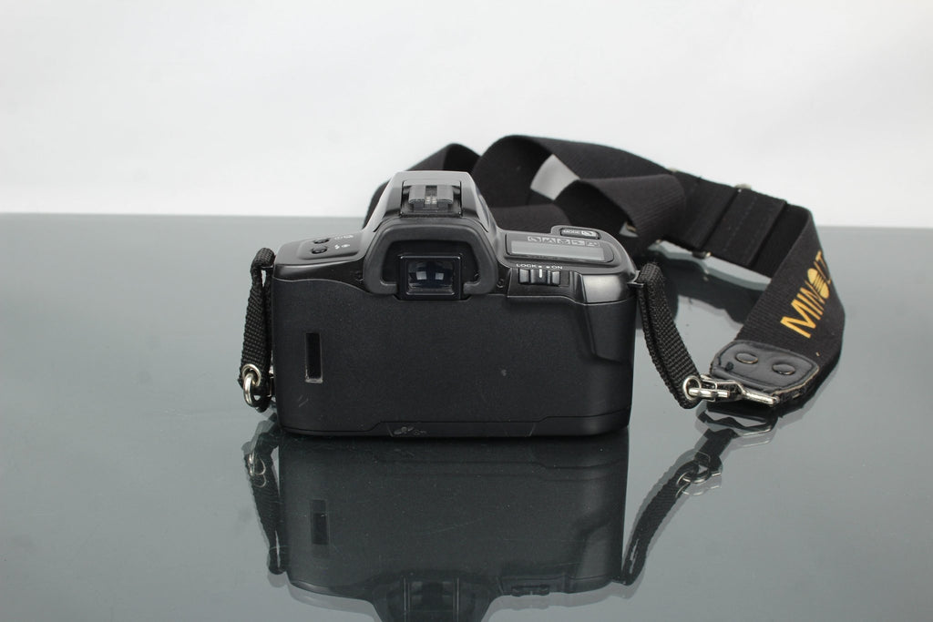 Minolta Dynax 303SI + 35 - 80mm Minolta AF lens - Dutch|Thrift