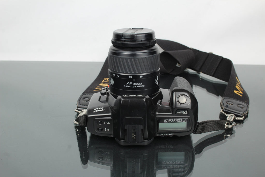 Minolta Dynax 303SI + 35 - 80mm Minolta AF lens - Dutch|Thrift
