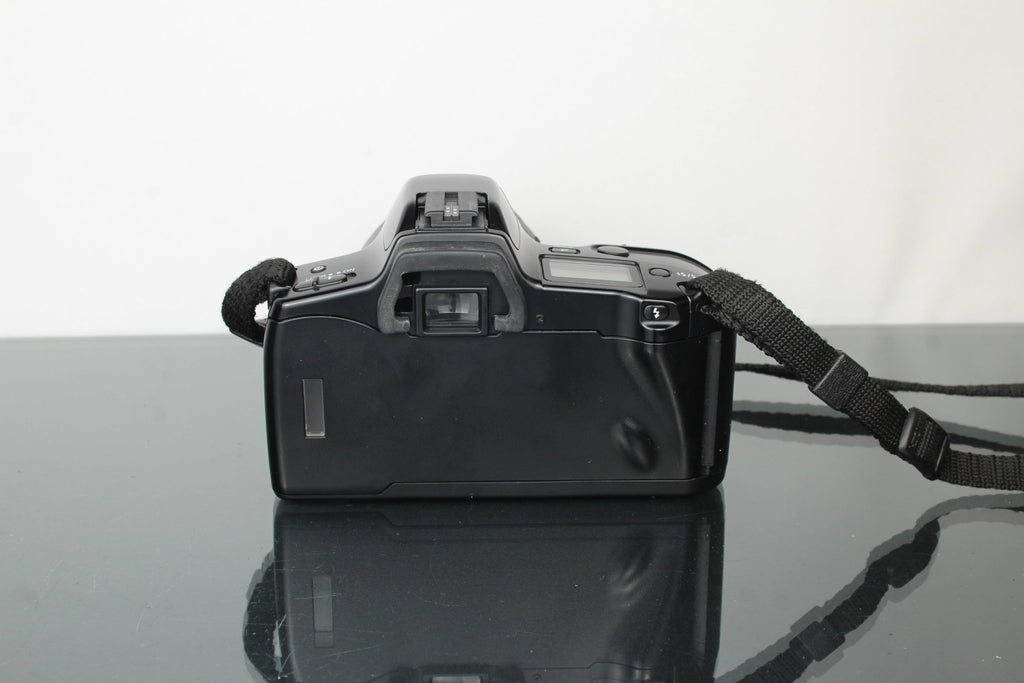 Minolta Dynax 3xi + 24 - 70mm 1:3.3 - 5.6 Minolta AF lens - Dutch|Thrift