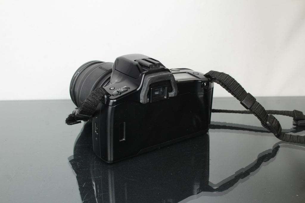 Minolta Dynax 3xi + 24 - 70mm 1:3.3 - 5.6 Minolta AF lens - Dutch|Thrift