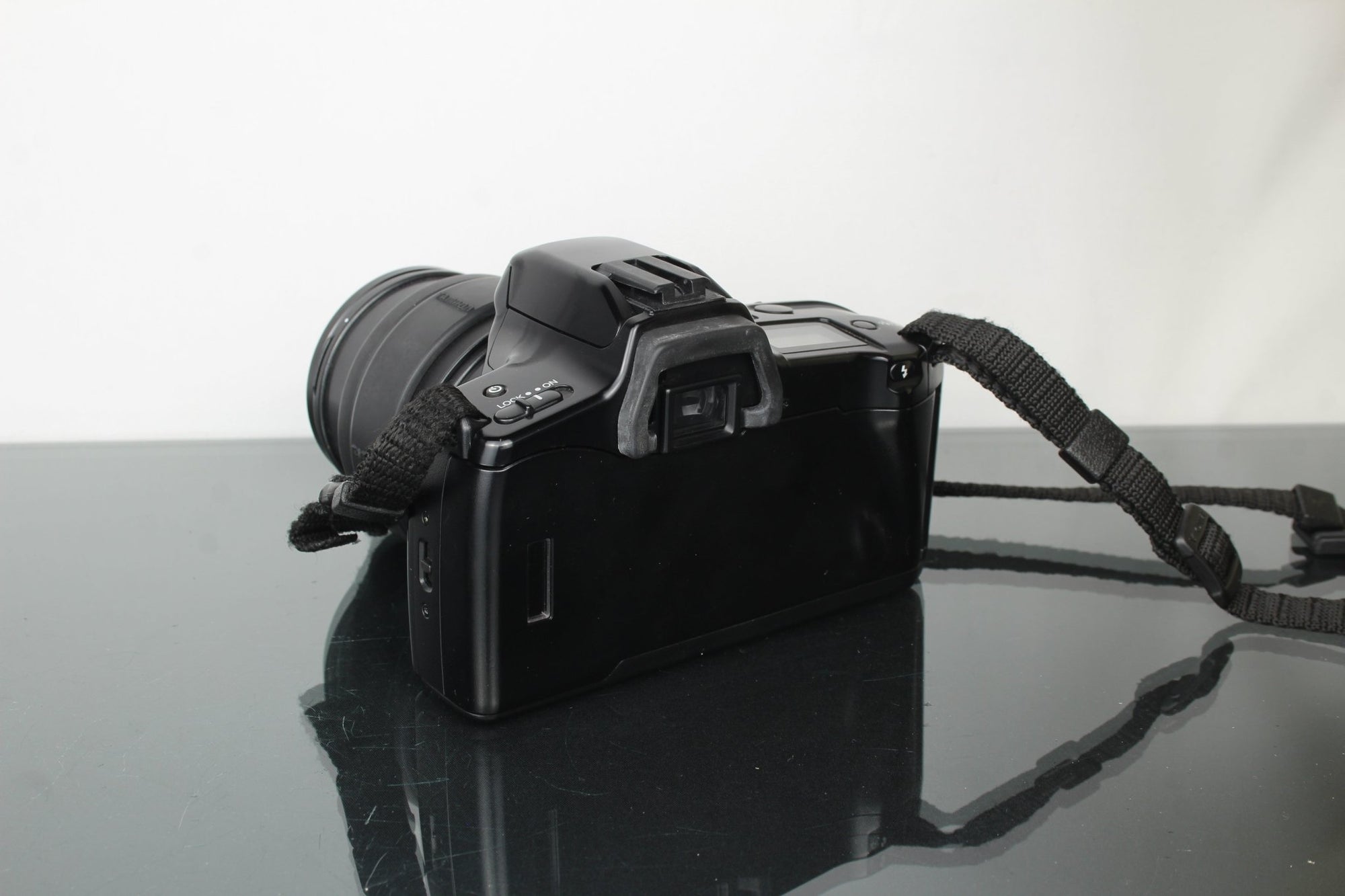 Minolta Dynax 3xi + 24 - 70mm 1:3.3 - 5.6 Minolta AF lens - Dutch|Thrift