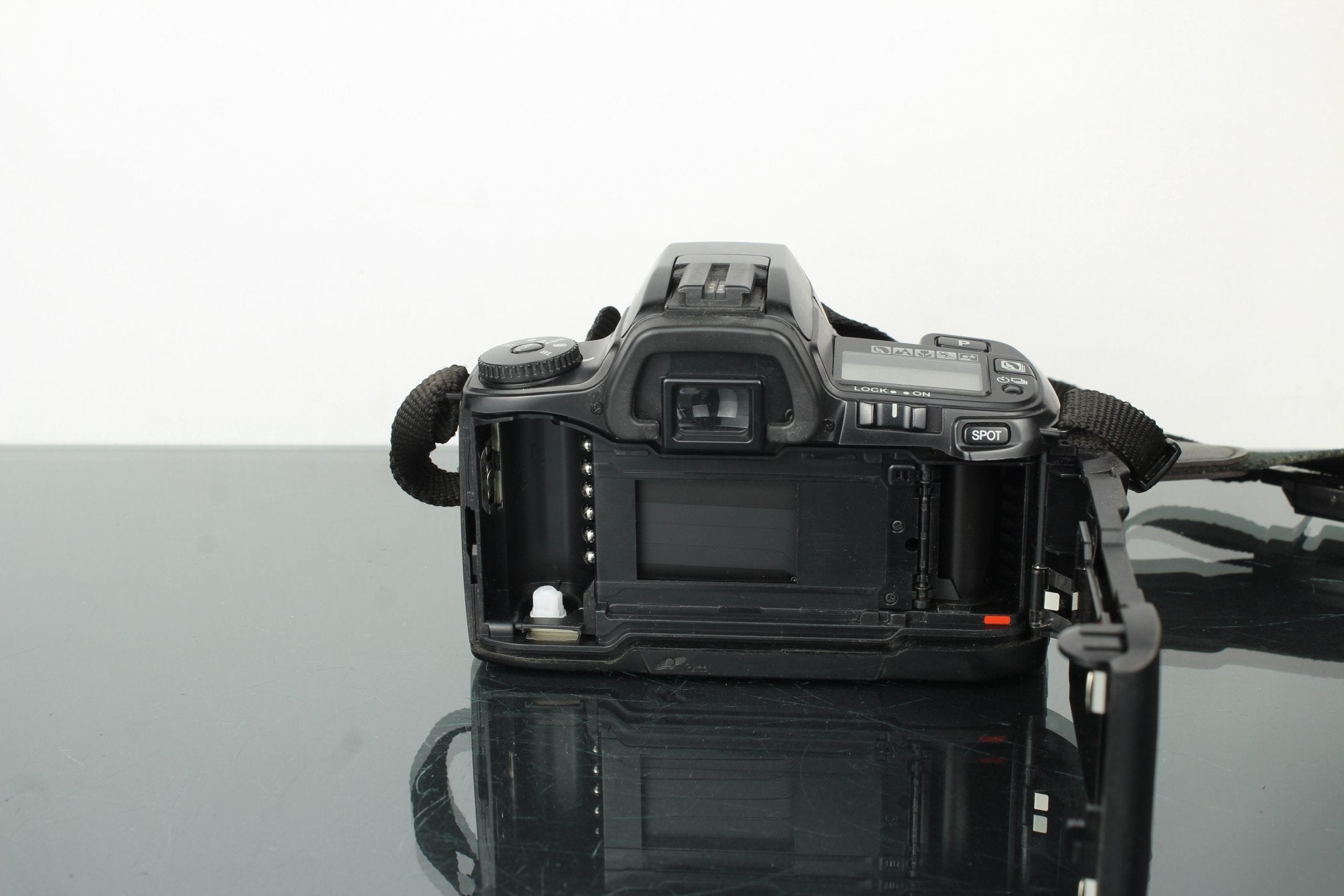 Minolta Dynax 404Si + Minolta AF Zoom 35-105mm 3.5-4.5 lens