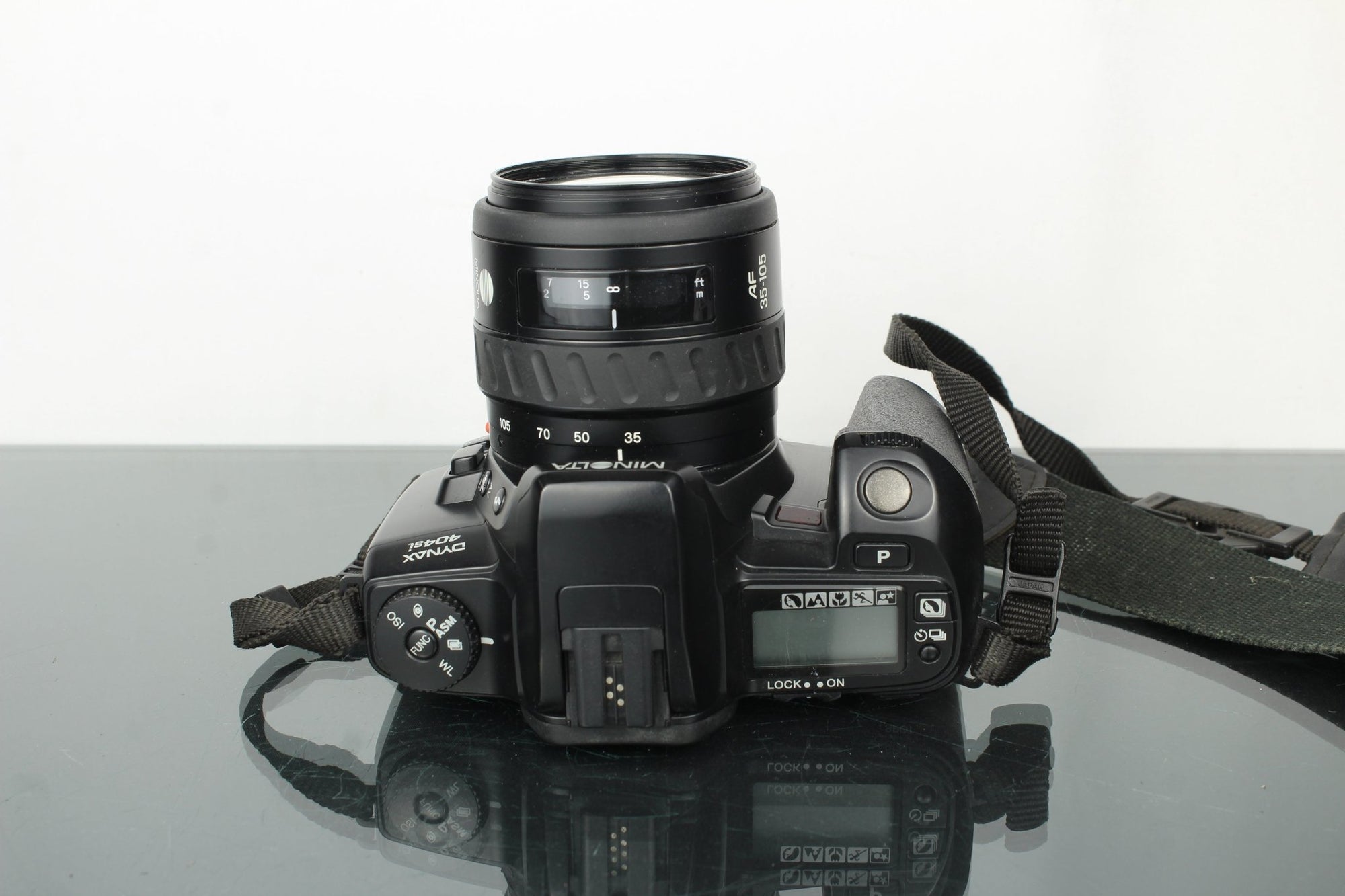 Minolta Dynax 404Si + Minolta AF Zoom 35 - 105mm 3.5 - 4.5 lens - Dutch|Thrift