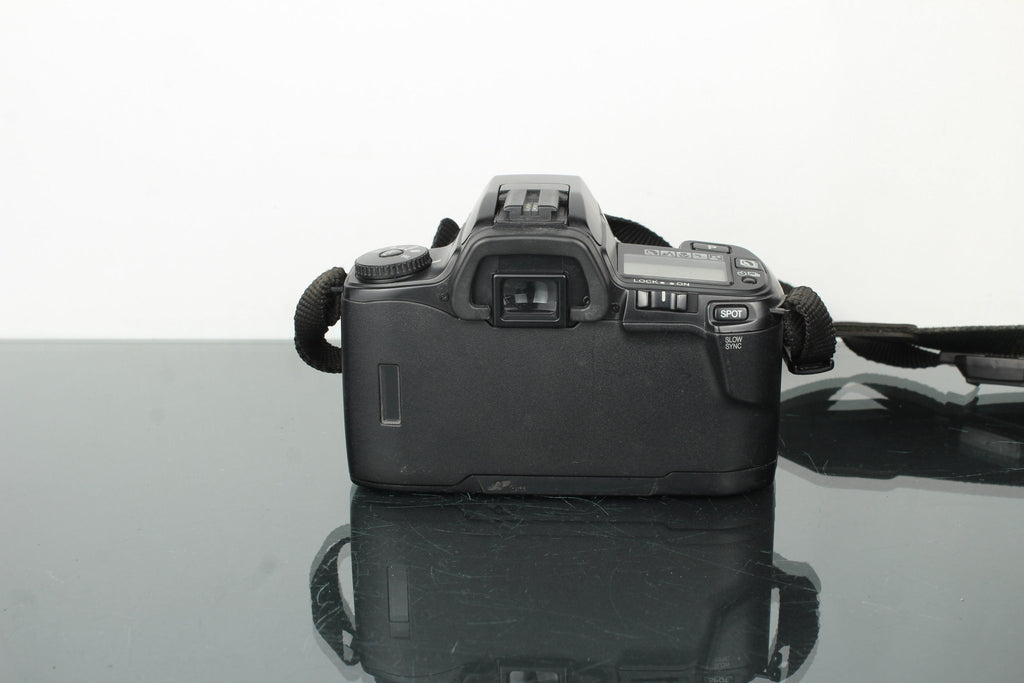 Minolta Dynax 404Si + Minolta AF Zoom 35 - 105mm 3.5 - 4.5 lens - Dutch|Thrift