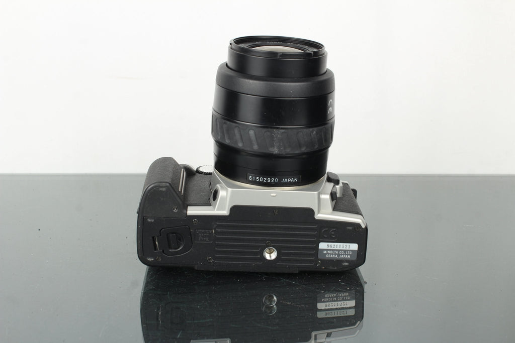 Minolta Dynax 5 + Minolta AF 35 - 70mm 1:3.5 - 4.5 lens - Dutch|Thrift