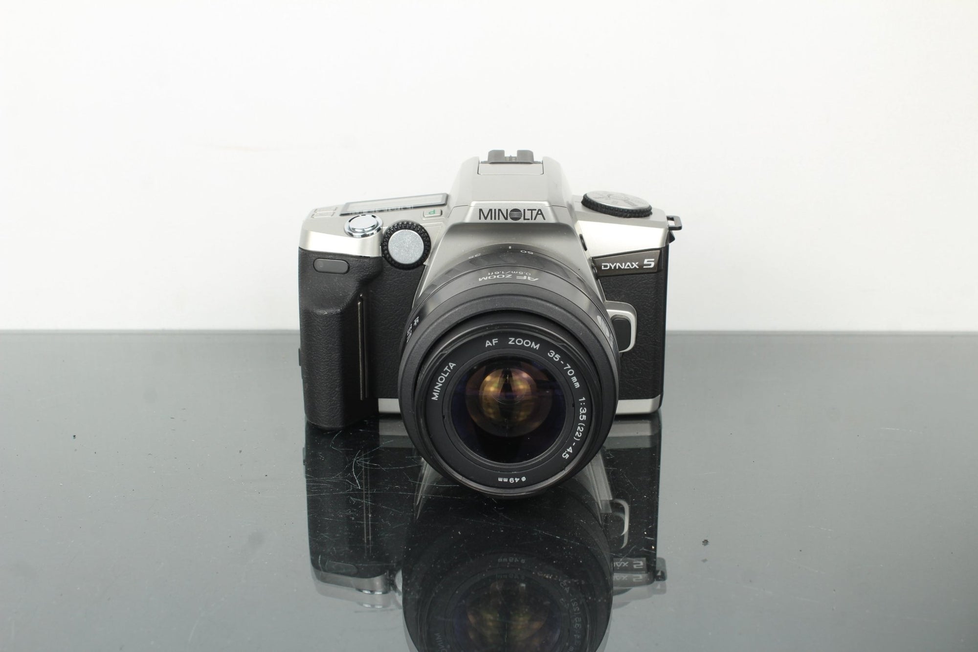 Minolta Dynax 5 + Minolta AF 35 - 70mm 1:3.5 - 4.5 lens - Dutch|Thrift