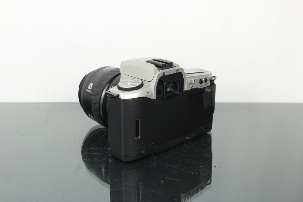 Minolta Dynax 5 + Minolta AF 35 - 70mm 1:3.5 - 4.5 lens - Dutch|Thrift