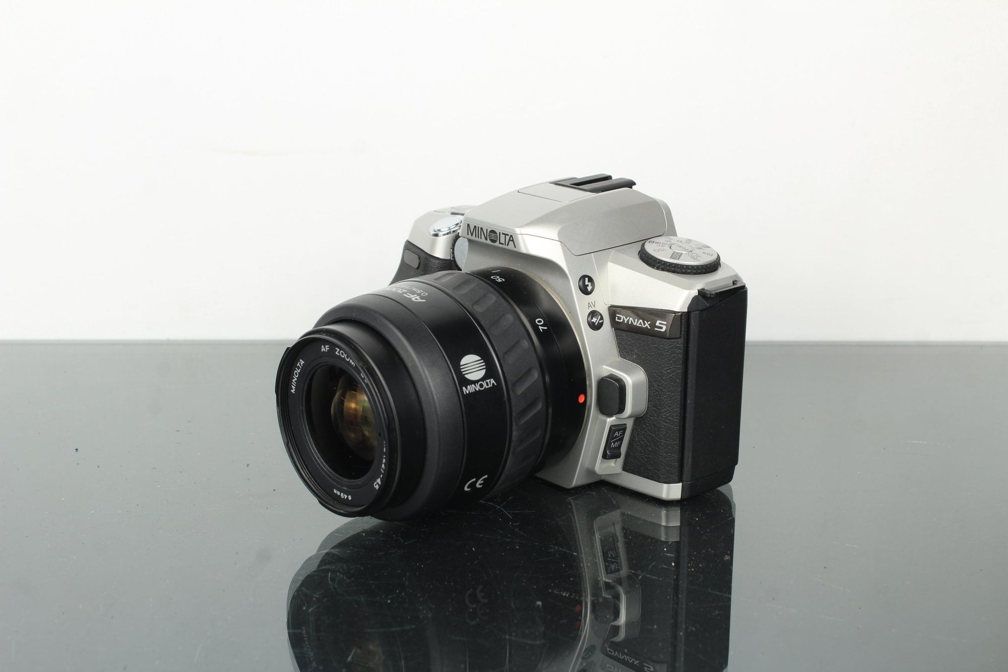 Minolta Dynax 5 + Minolta AF 35 - 70mm 1:3.5 - 4.5 lens - Dutch|Thrift