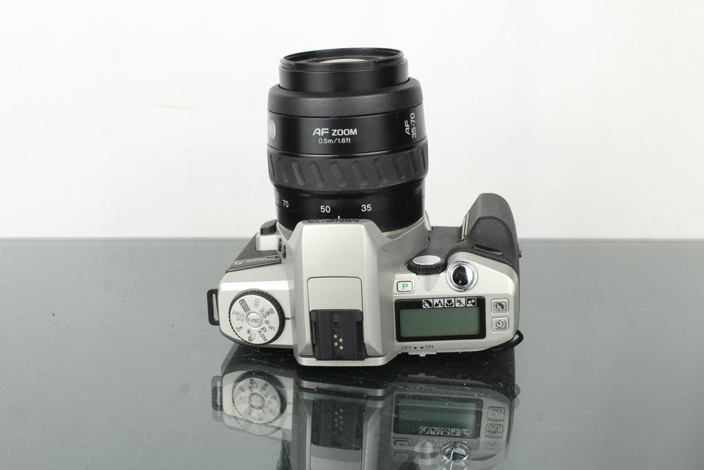 Minolta Dynax 5 + Minolta AF 35 - 70mm 1:3.5 - 4.5 lens - Dutch|Thrift