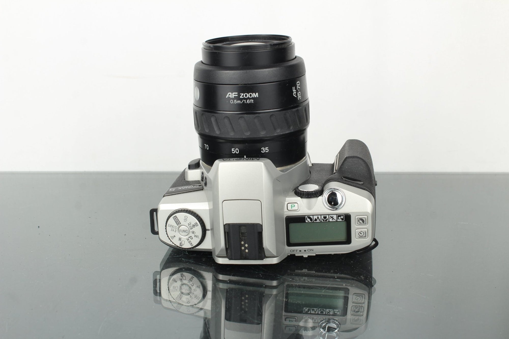 Minolta Dynax 5 + Minolta AF 35 - 70mm 1:3.5 - 4.5 lens - Dutch|Thrift