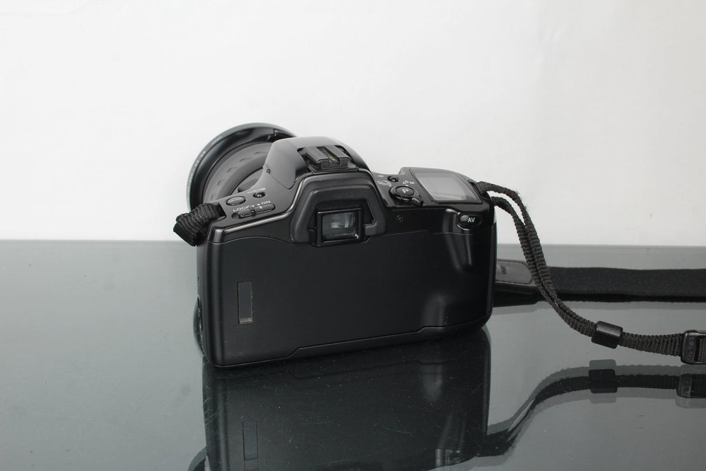 Minolta Dynax 500 SI + Minolta AF 35 - 200mm 1:4.5 5.6 lens - Dutch|Thrift