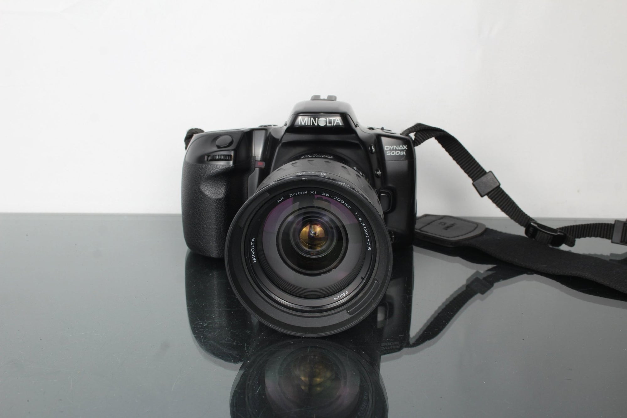 Minolta Dynax 500 SI + Minolta AF 35 - 200mm 1:4.5 5.6 lens - Dutch|Thrift