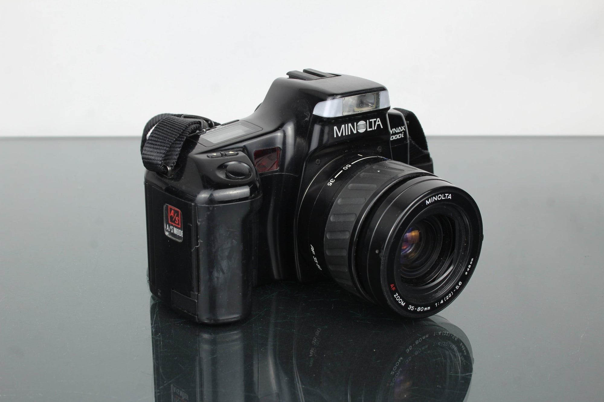 Minolta Dynax 5000i + Minolta 35 - 80mm 1:4 - 5.6 - Dutch|Thrift