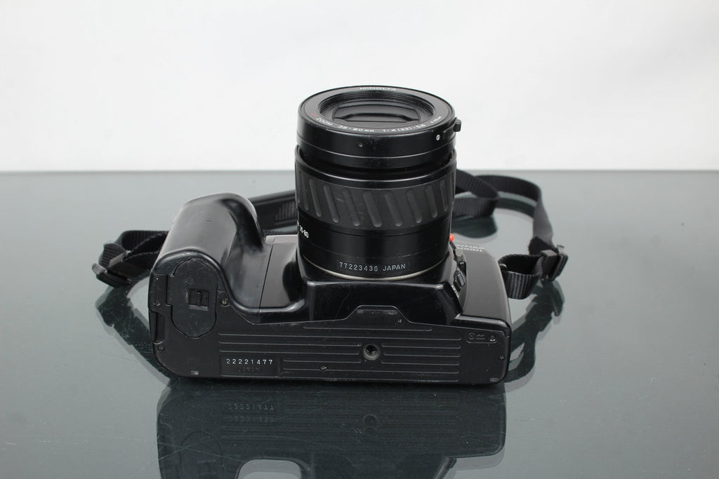 Minolta Dynax 5000i + Minolta 35 - 80mm 1:4 - 5.6 - Dutch|Thrift