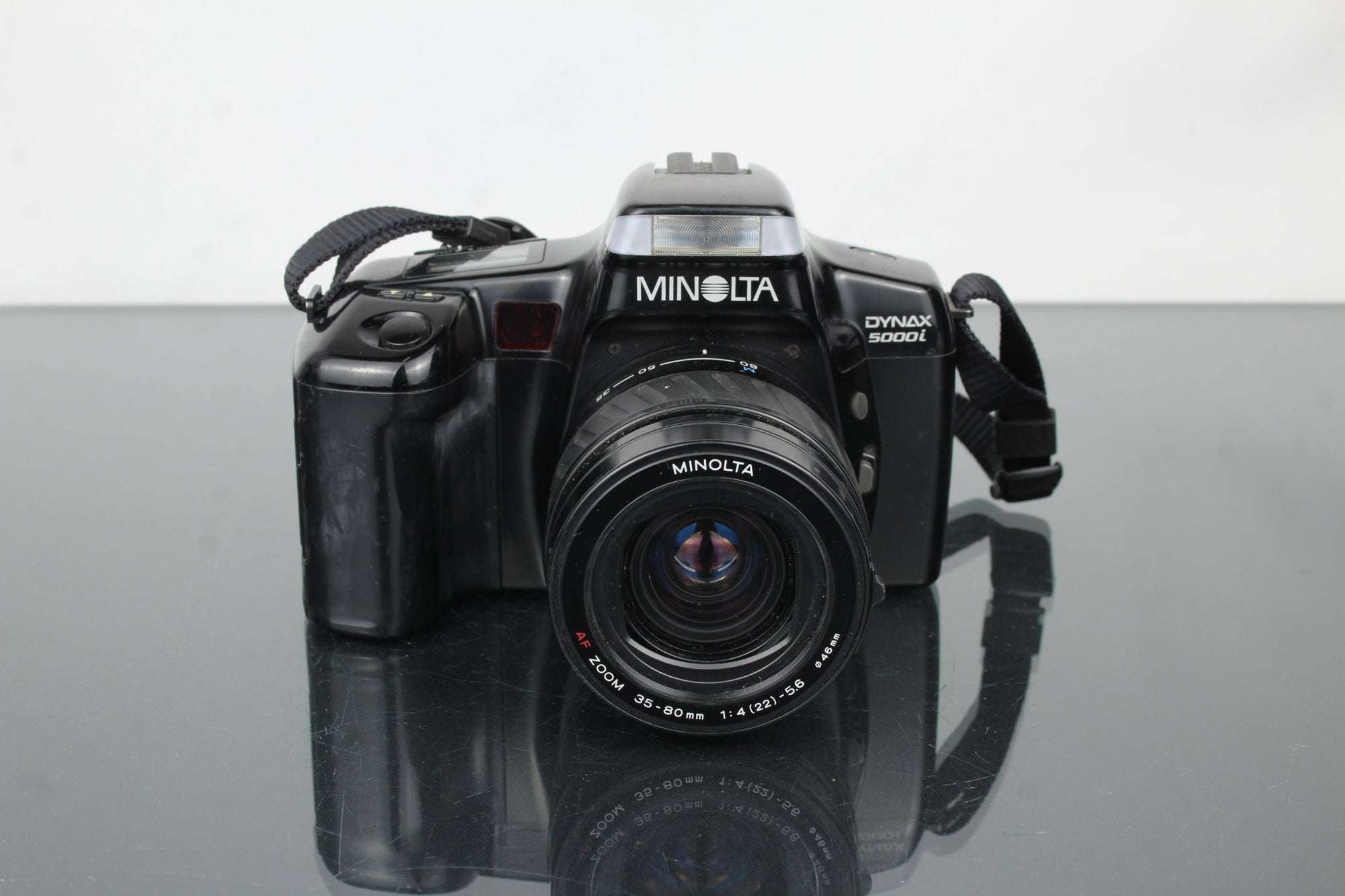 Minolta Dynax 5000i + Minolta 35 - 80mm 1:4 - 5.6 - Dutch|Thrift