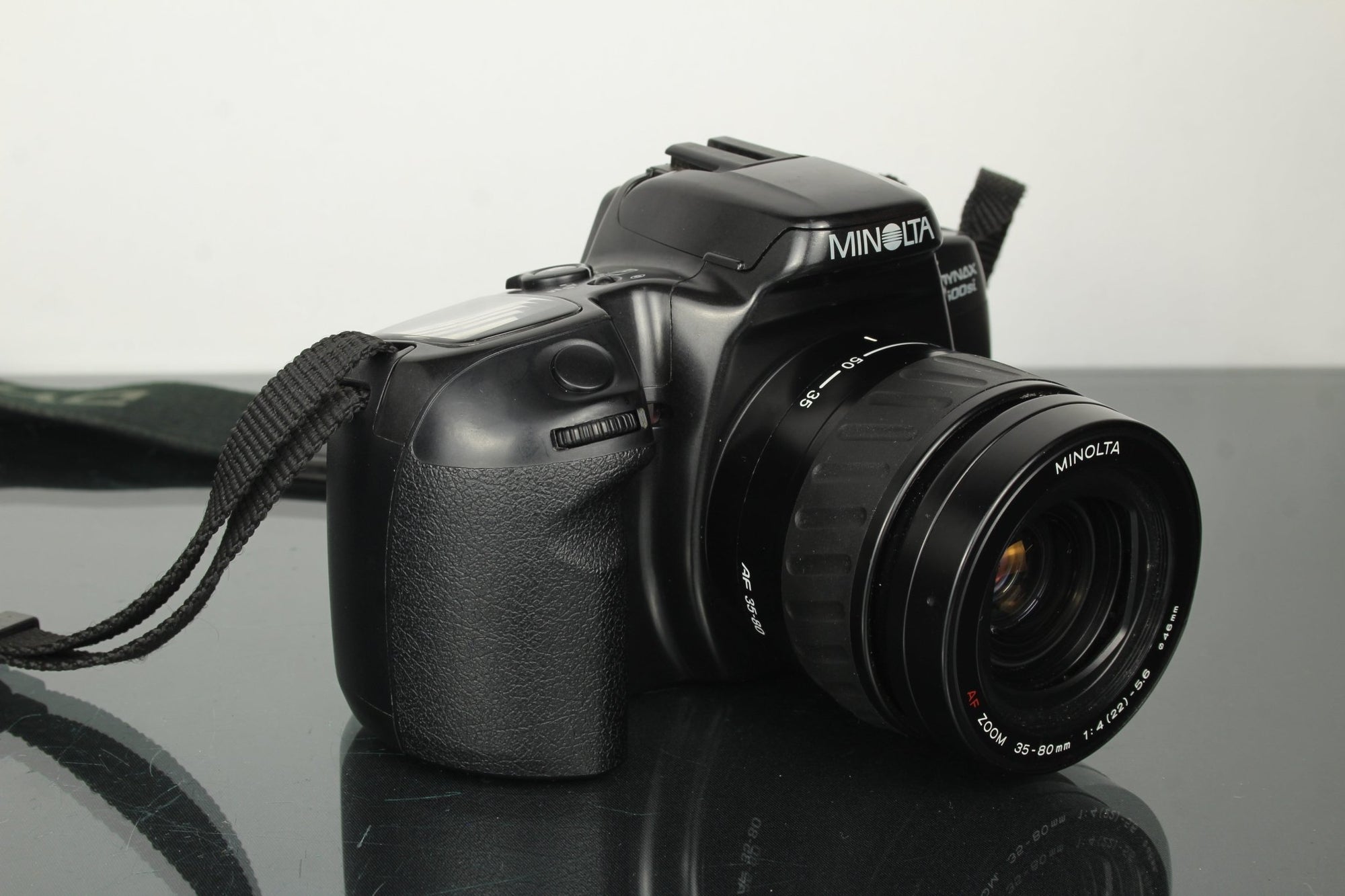 Minolta Dynax 500si + 35 - 80mm 1:4 - 5,6 lens - Dutch|Thrift