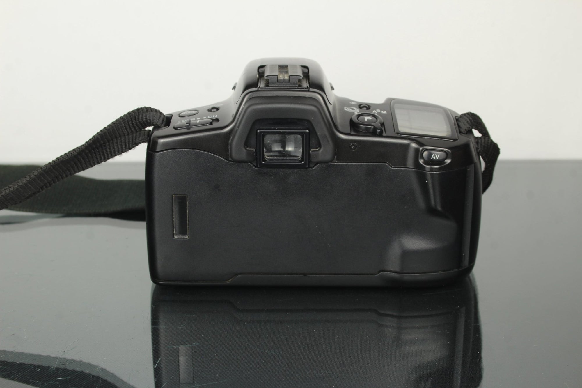 Minolta Dynax 500si + 35 - 80mm 1:4 - 5,6 lens - Dutch|Thrift