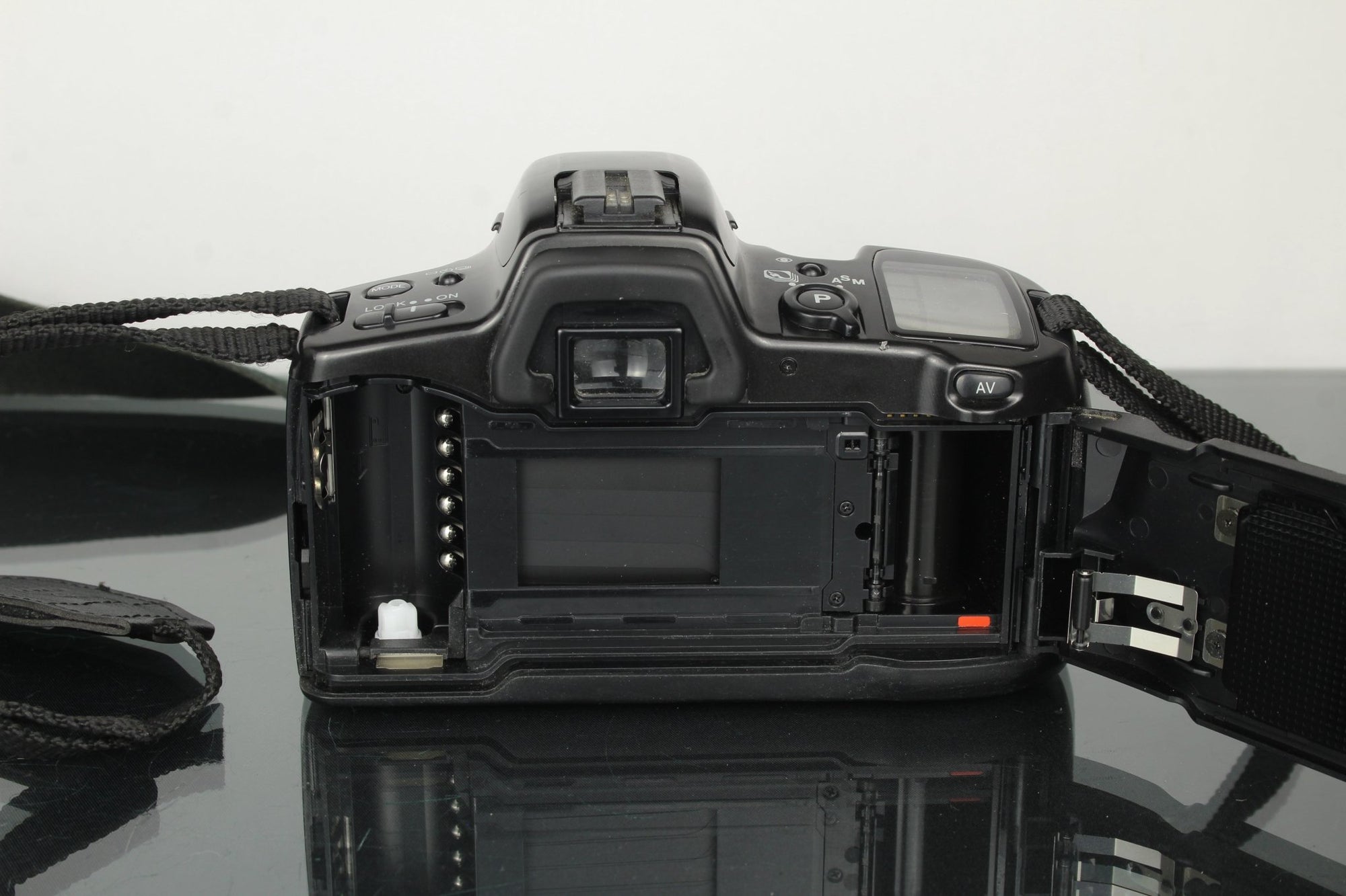 Minolta Dynax 500si + 35 - 80mm 1:4 - 5,6 lens - Dutch|Thrift