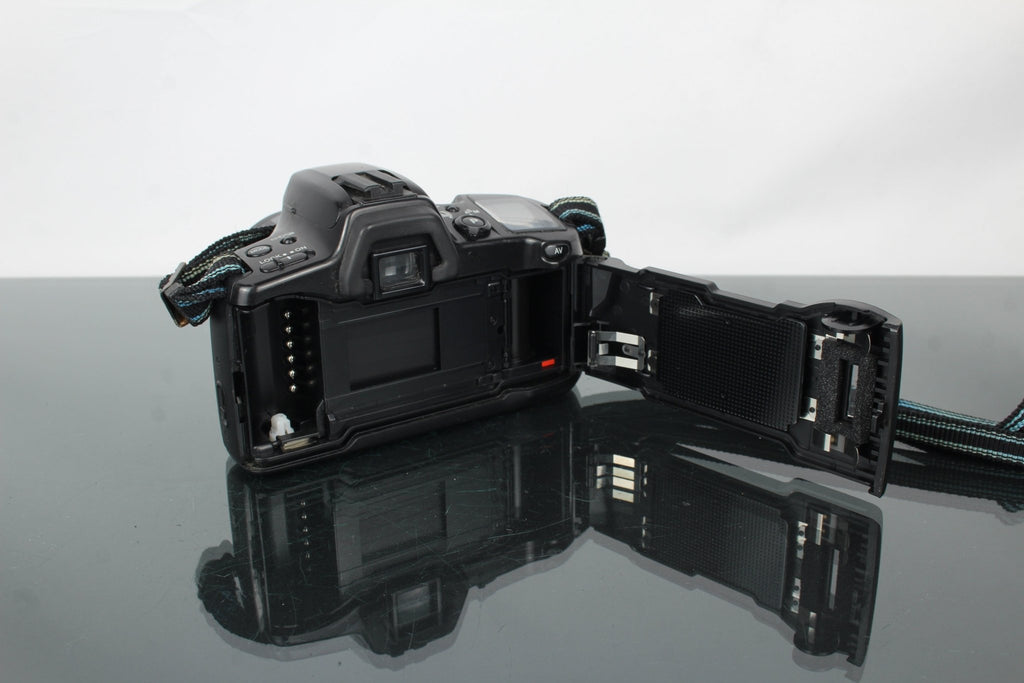 Minolta DYNAX 500SI + 35 - 80mm Minolta AF lens - Dutch|Thrift