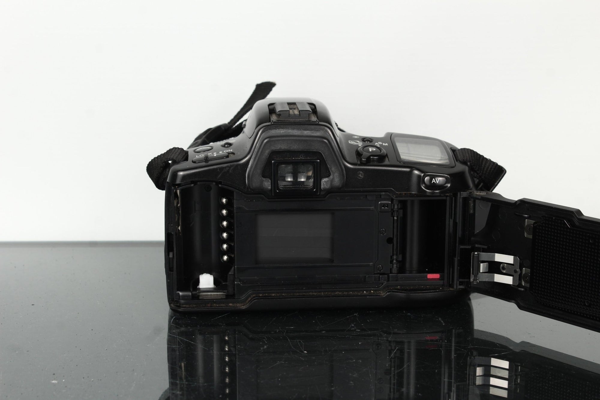 Minolta Dynax 500si + Minolta AF Zoom 35 - 70mm f/3.5 - 4.5 - Dutch|Thrift