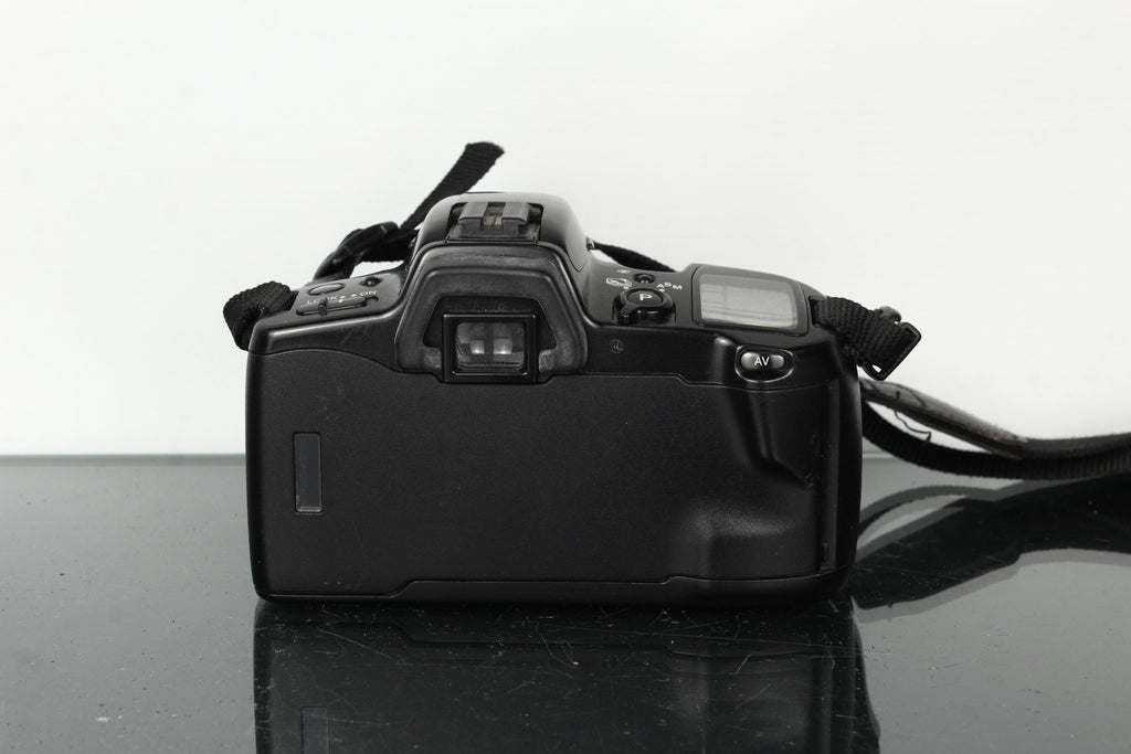 Minolta Dynax 500si + Minolta AF Zoom 35 - 70mm f/3.5 - 4.5 - Dutch|Thrift