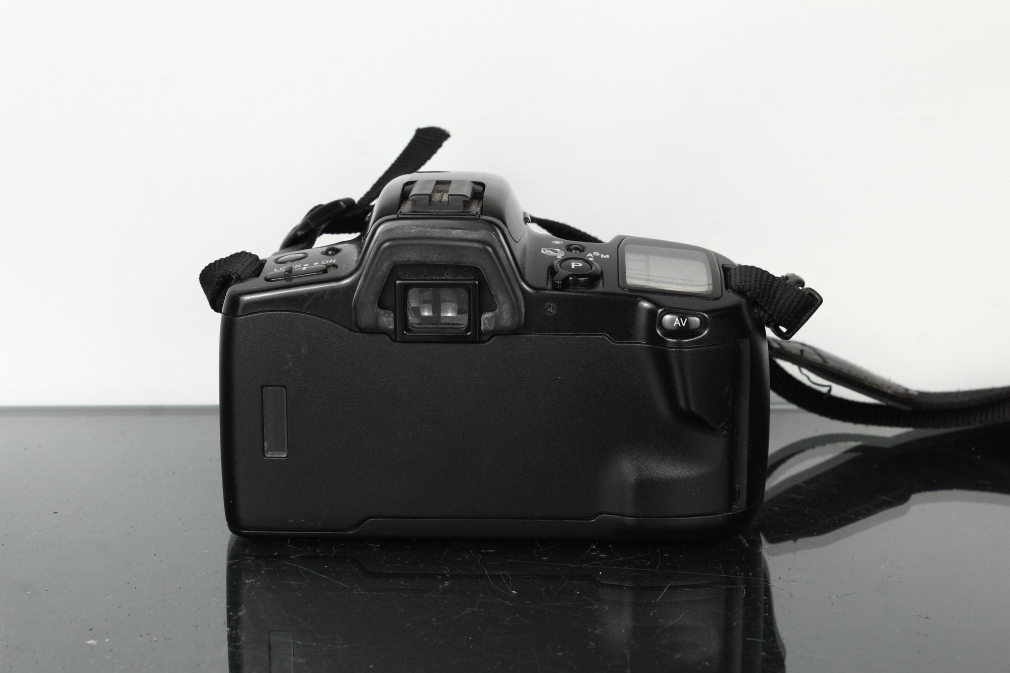 Minolta Dynax 500si + Minolta AF Zoom 35 - 70mm f/3.5 - 4.5 - Dutch|Thrift