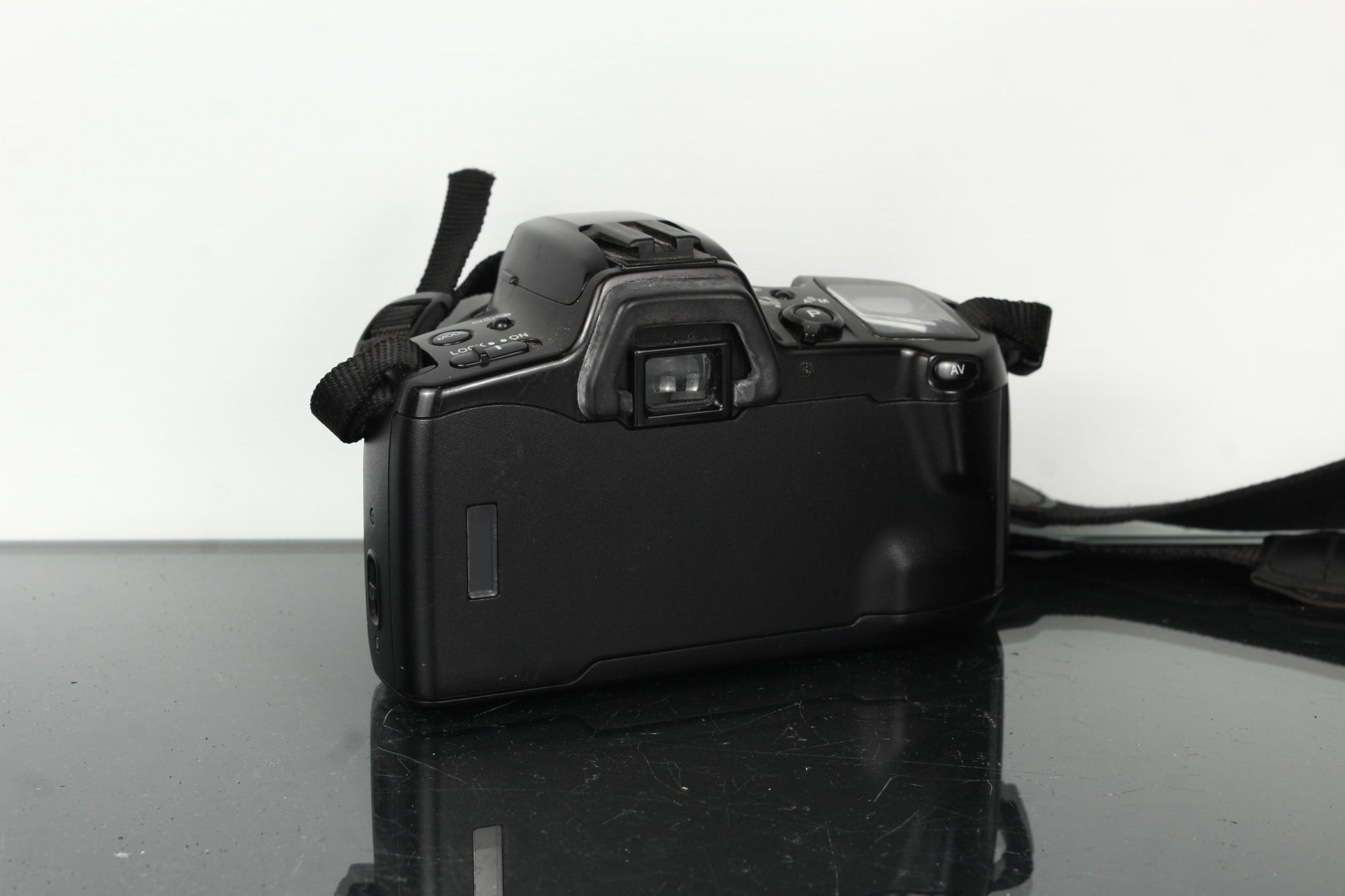 Minolta Dynax 500si + Minolta AF Zoom 35 - 70mm f/3.5 - 4.5 - Dutch|Thrift