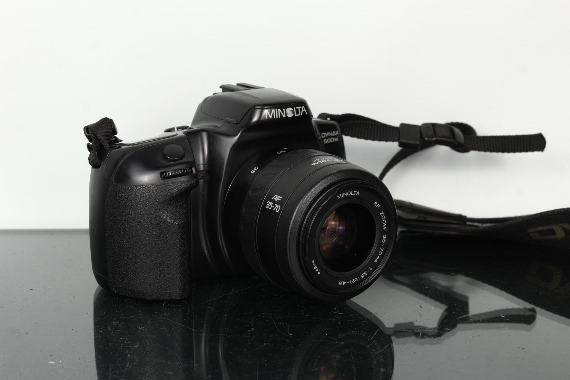 Minolta Dynax 500si + Minolta AF Zoom 35 - 70mm f/3.5 - 4.5 - Dutch|Thrift