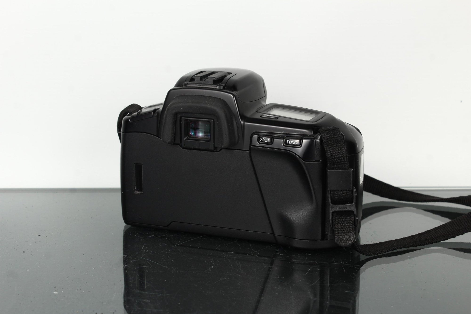 Minolta Dynax 5xi + Minolta Power Zoom 35 - 80mm 1:4 - 5.6 - Dutch|Thrift