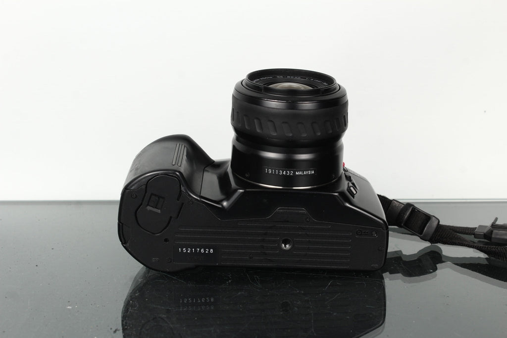 Minolta Dynax 5xi + Minolta Power Zoom 35 - 80mm 1:4 - 5.6 - Dutch|Thrift