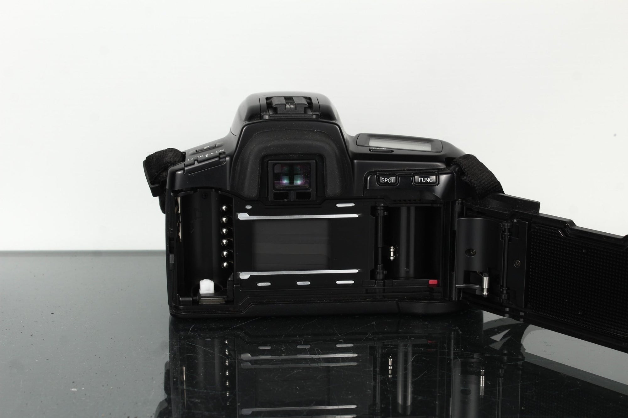 Minolta Dynax 5xi + Minolta Power Zoom 35 - 80mm 1:4 - 5.6 - Dutch|Thrift