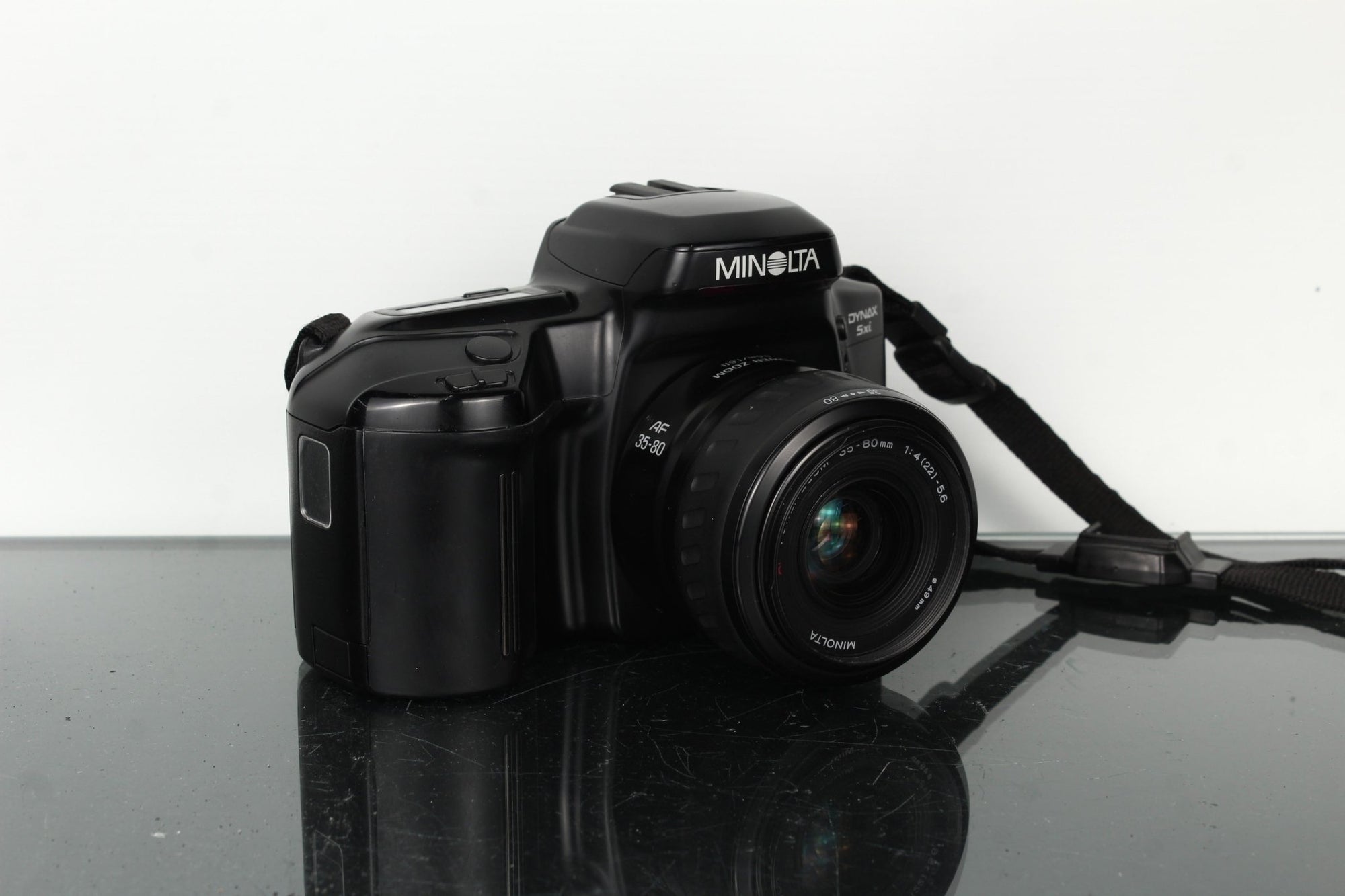 Minolta Dynax 5xi + Minolta Power Zoom 35 - 80mm 1:4 - 5.6 - Dutch|Thrift