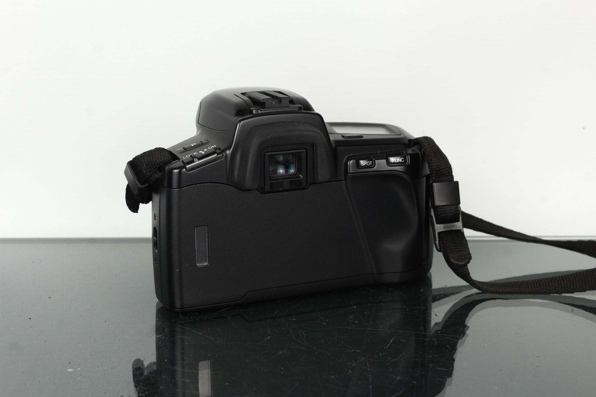 Minolta Dynax 5xi + Minolta Power Zoom 35 - 80mm 1:4 - 5.6 - Dutch|Thrift