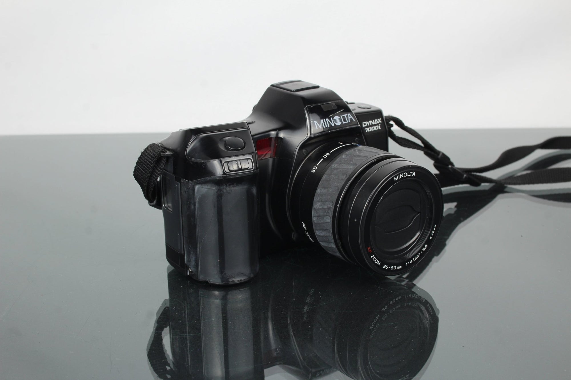 Minolta Dynax 7000I + 35 - 80mm Minolta AF lens - Dutch|Thrift